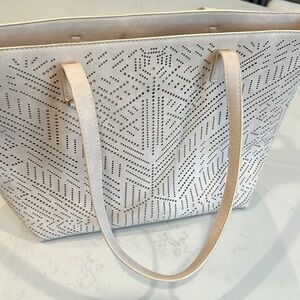 Vegan leather Large Tote bag with magnetic closure at top